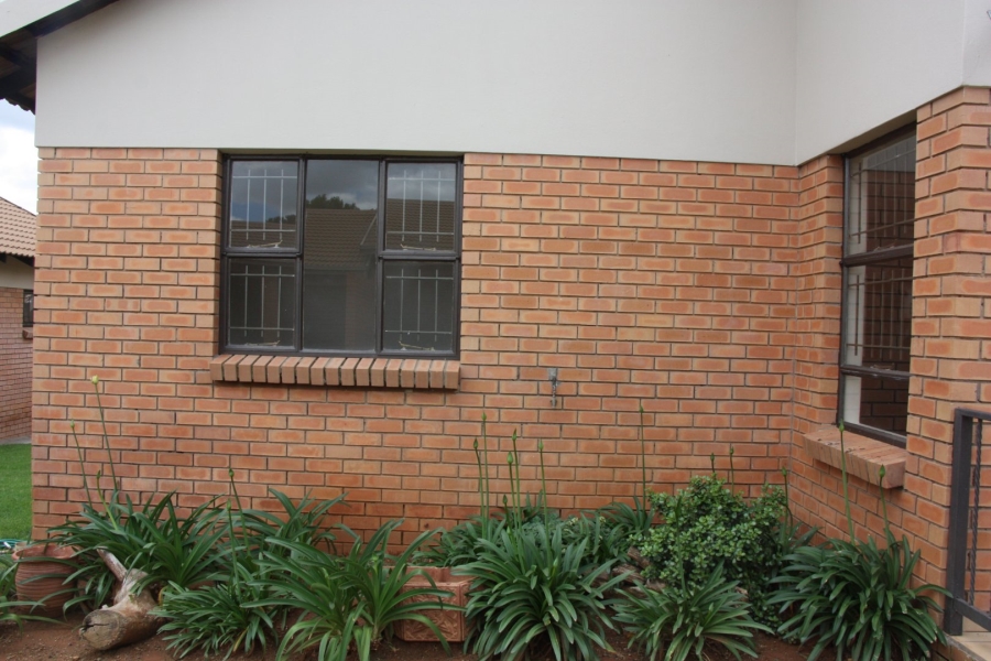 2 Bedroom Property for Sale in Langenhovenpark Free State